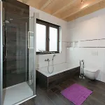 Moderne Ferienwohnung-seenaehe-terrasse-parkplatz-wallbox-fahrradparkplatz Appartement Hürtgenwald