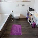 Moderne Ferienwohnung-seenaehe-terrasse-parkplatz-wallbox-fahrradparkplatz Appartement *