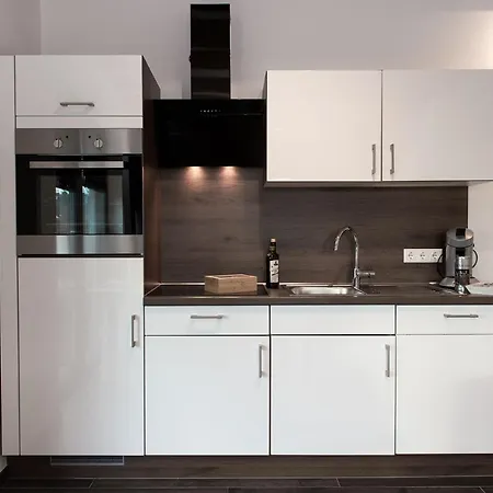 Moderne Ferienwohnung-Seenaehe-Terrasse-Parkplatz-Wallbox-Fahrradparkplatz Διαμέρισμα *