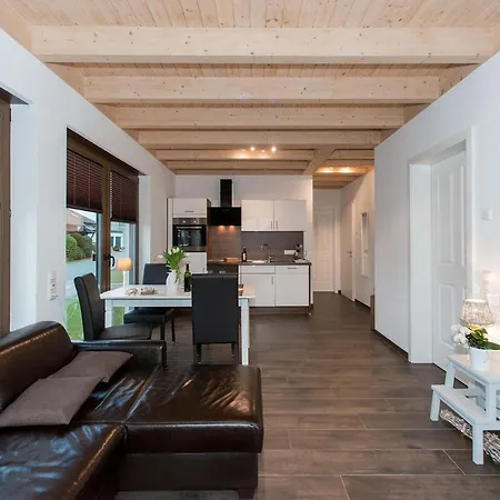 Moderne Ferienwohnung-Seenaehe-Terrasse-Parkplatz-Wallbox-Fahrradparkplatz Daire *