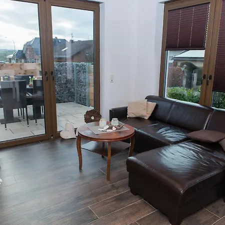 Διαμέρισμα Moderne Ferienwohnung-Seenaehe-Terrasse-Parkplatz-Wallbox-Fahrradparkplatz