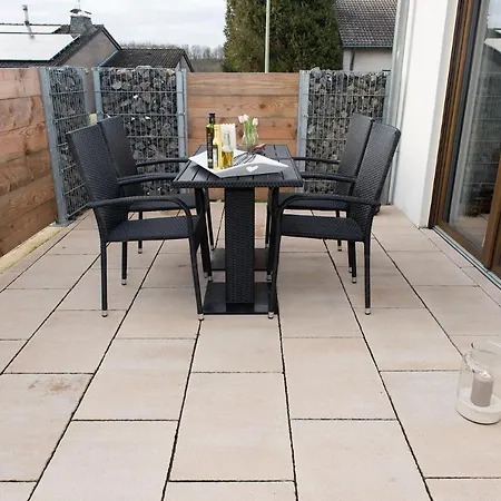 Moderne Ferienwohnung-Seenaehe-Terrasse-Parkplatz-Wallbox-Fahrradparkplatz