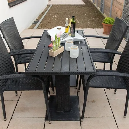 Moderne Ferienwohnung-Seenaehe-Terrasse-Parkplatz-Wallbox-Fahrradparkplatz Διαμέρισμα *