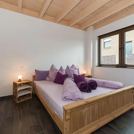 Moderne Ferienwohnung-Seenaehe-Terrasse-Parkplatz-Wallbox-Fahrradparkplatz *