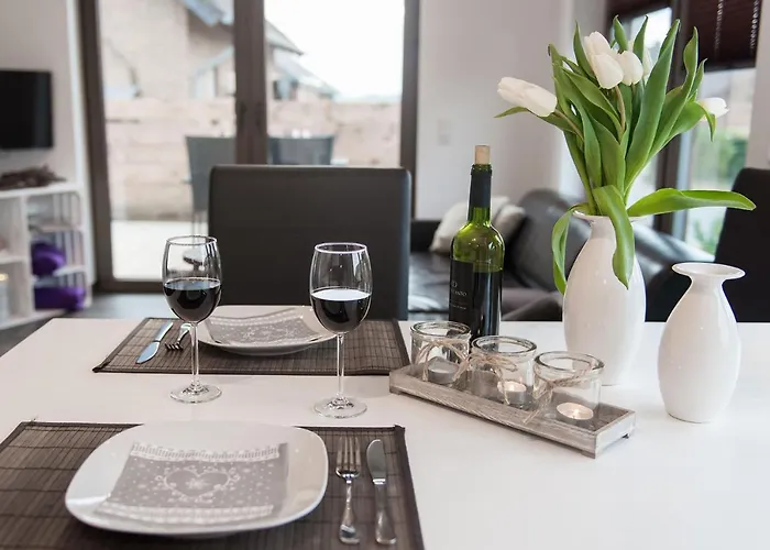 Moderne Ferienwohnung-seenaehe-terrasse-parkplatz-wallbox-fahrradparkplatz Daire Hürtgenwald