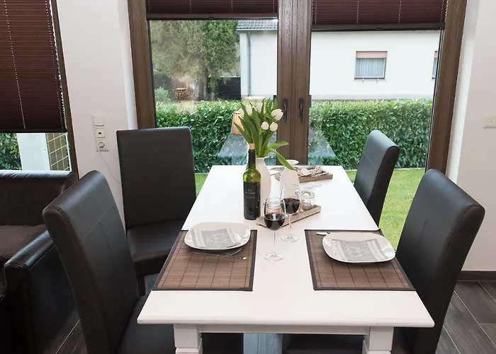 Апартаменты Moderne Ferienwohnung-seenaehe-terrasse-parkplatz-wallbox-fahrradparkplatz Hurtgenwald