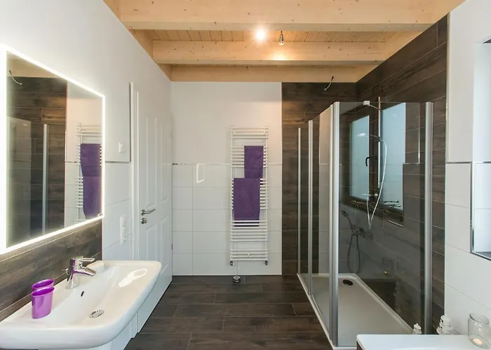 Moderne Ferienwohnung-Seenaehe-Terrasse-Parkplatz-Wallbox-Fahrradparkplatz Lejlighed *