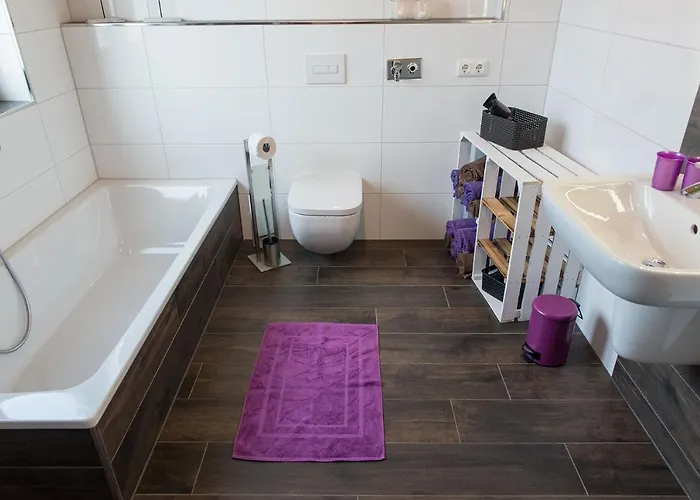 Moderne Ferienwohnung-Seenaehe-Terrasse-Parkplatz-Wallbox-Fahrradparkplatz Lejlighed *